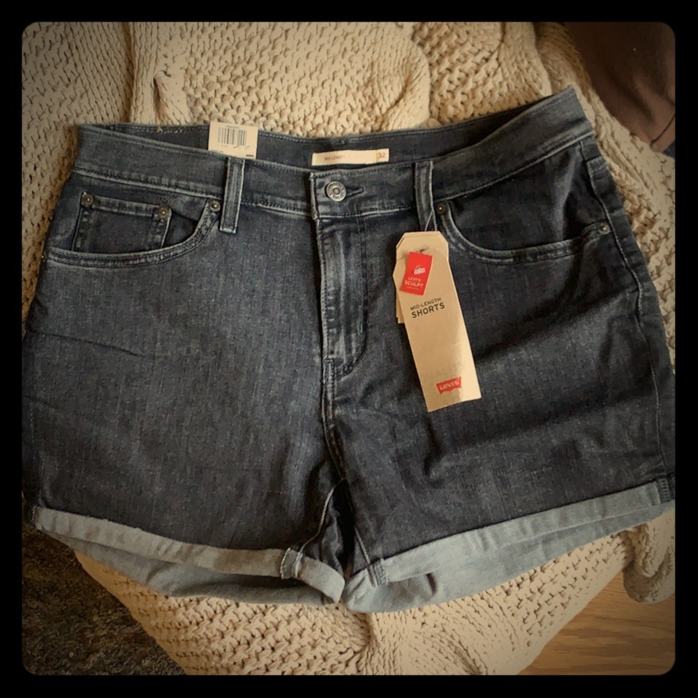 *NWT* Levi’s black/gray denim shorts